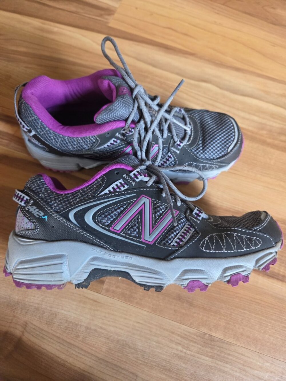 New Balance Gray and Magenta Women's Athletic Running Shoes Size 7.5